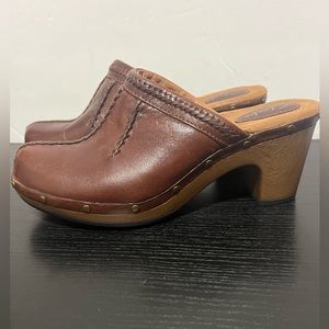 Clarks Artisan Brown Leather Mules Heel Slip On Shoes Women’s Size 9